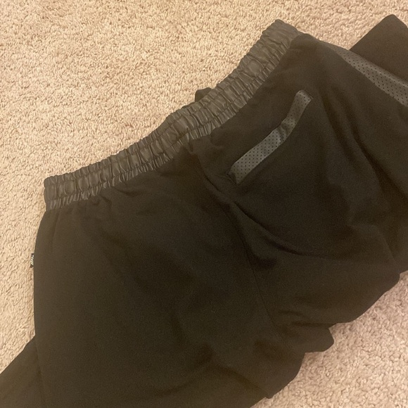 Akademiks Fashion Shorts - Picture 4 of 5